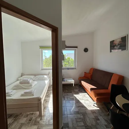 Apartament Simi *